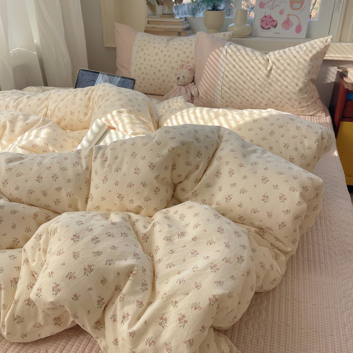 91家纺网 家纺一手货源 找家纺 花漾家居 2025新款小红书爆款小清新全棉纯棉刺绣小花边古法仿棉水洗棉四件套 栀夏