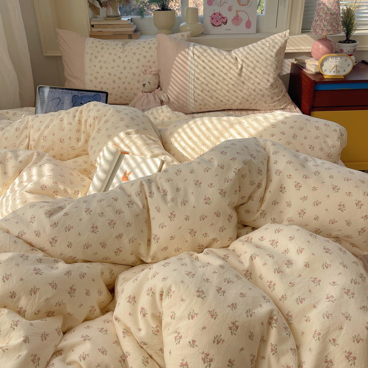 91家纺网 家纺一手货源 找家纺 花漾家居 2025新款小红书爆款小清新全棉纯棉刺绣小花边古法仿棉水洗棉四件套 栀夏