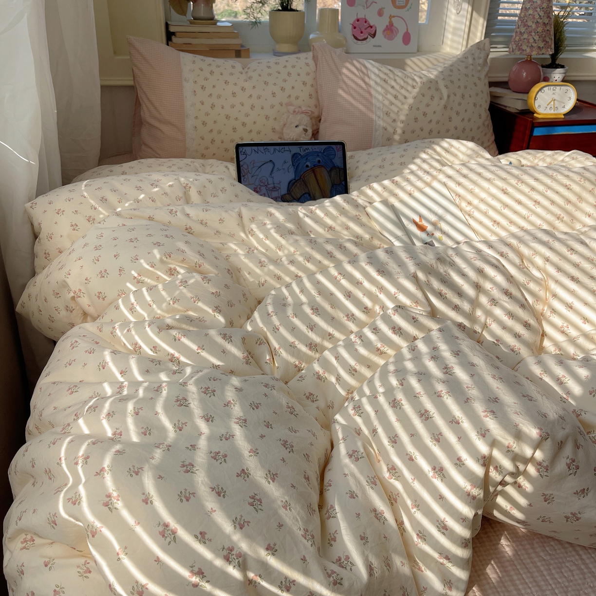 91家纺网 家纺一手货源 找家纺 花漾家居 2025新款小红书爆款小清新全棉纯棉刺绣小花边古法仿棉水洗棉四件套 栀夏