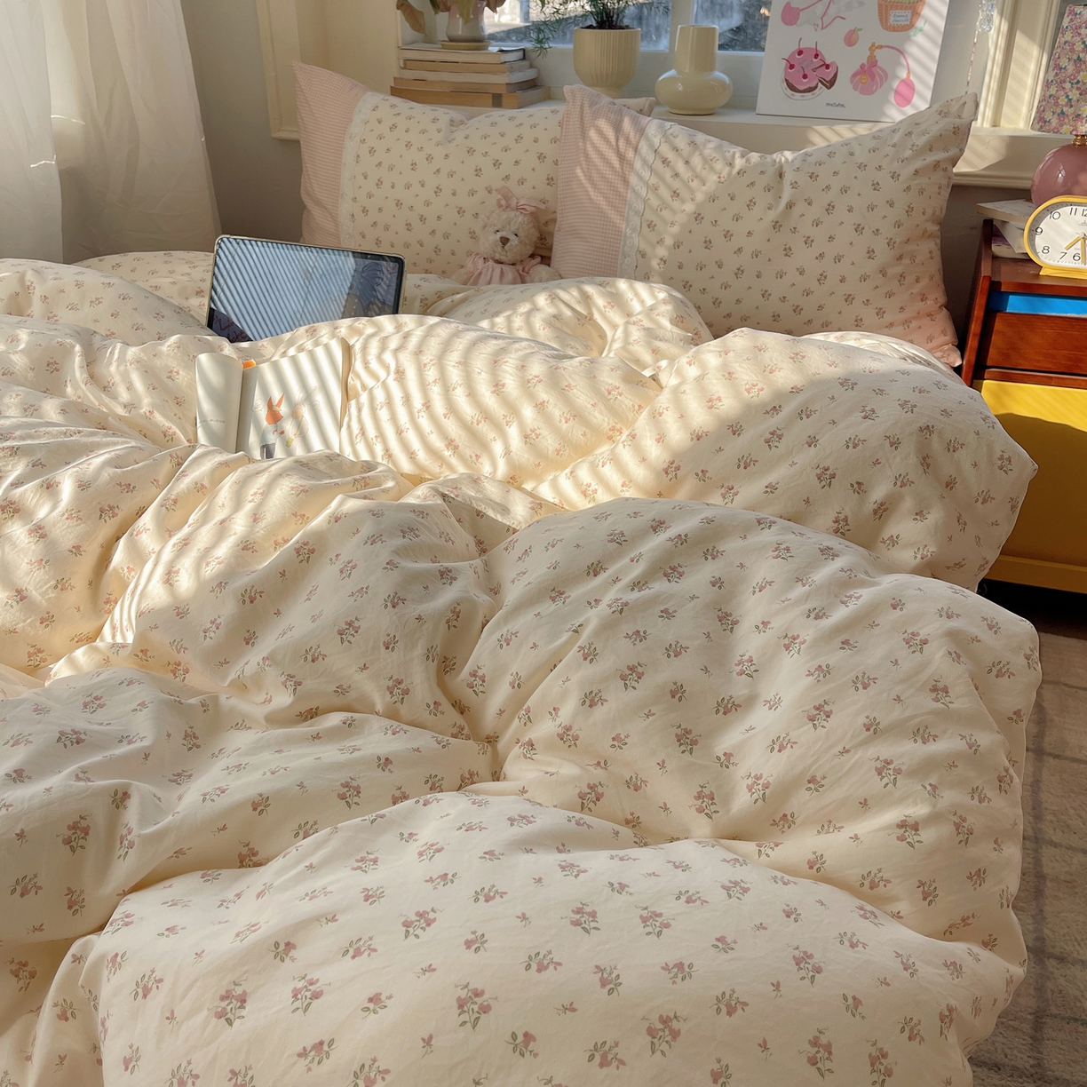 91家纺网 家纺一手货源 找家纺 花漾家居 2025新款小红书爆款小清新全棉纯棉刺绣小花边古法仿棉水洗棉四件套 栀夏