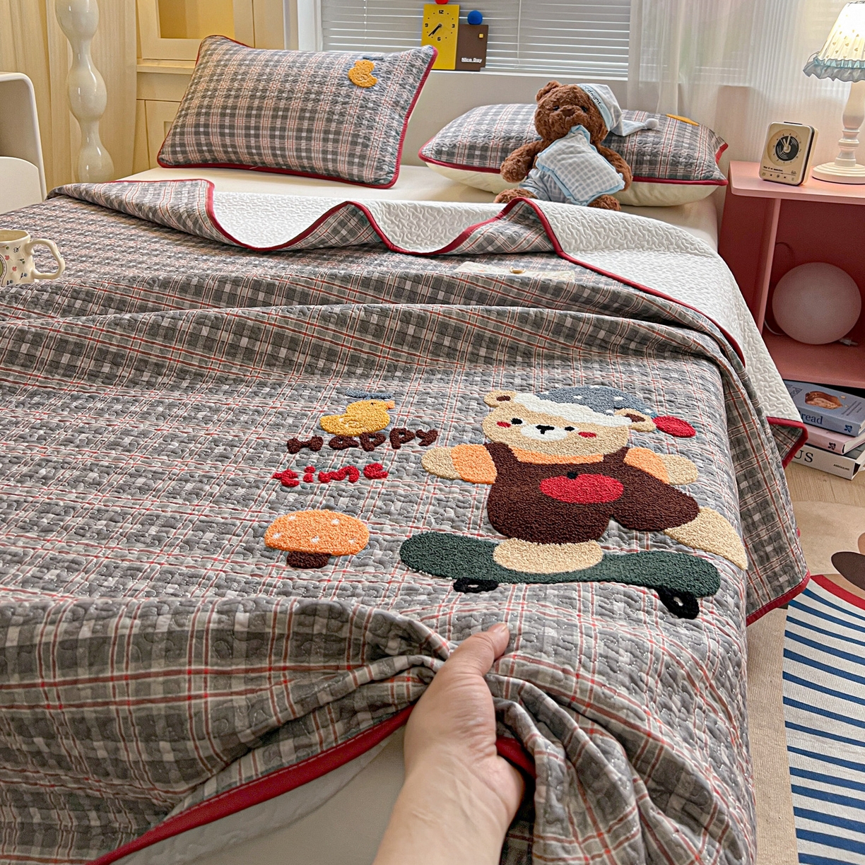 91家纺网 家纺一手货源 找家纺 （总）鑫喜莱家纺 2026新款全棉纯棉原创毛巾绣床盖三件套单床盖软床垫