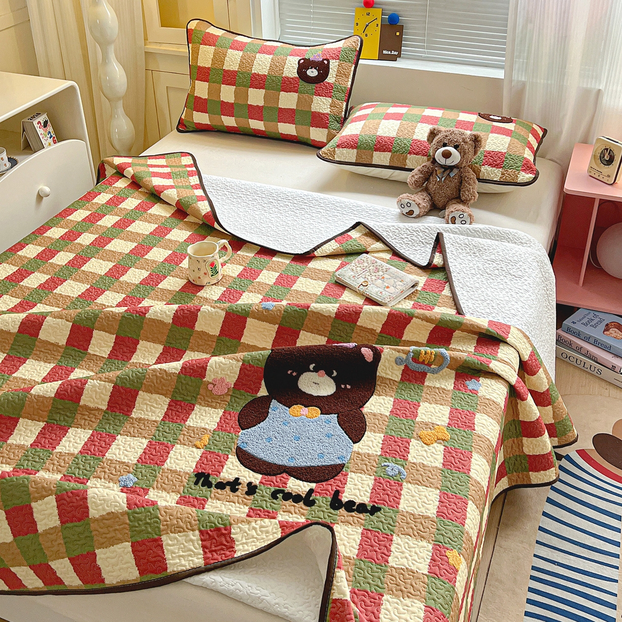 91家纺网 家纺一手货源 找家纺 鑫喜莱家纺 2026新款全棉纯棉原创毛巾绣床盖三件套单床盖软床垫 酷酷的小熊