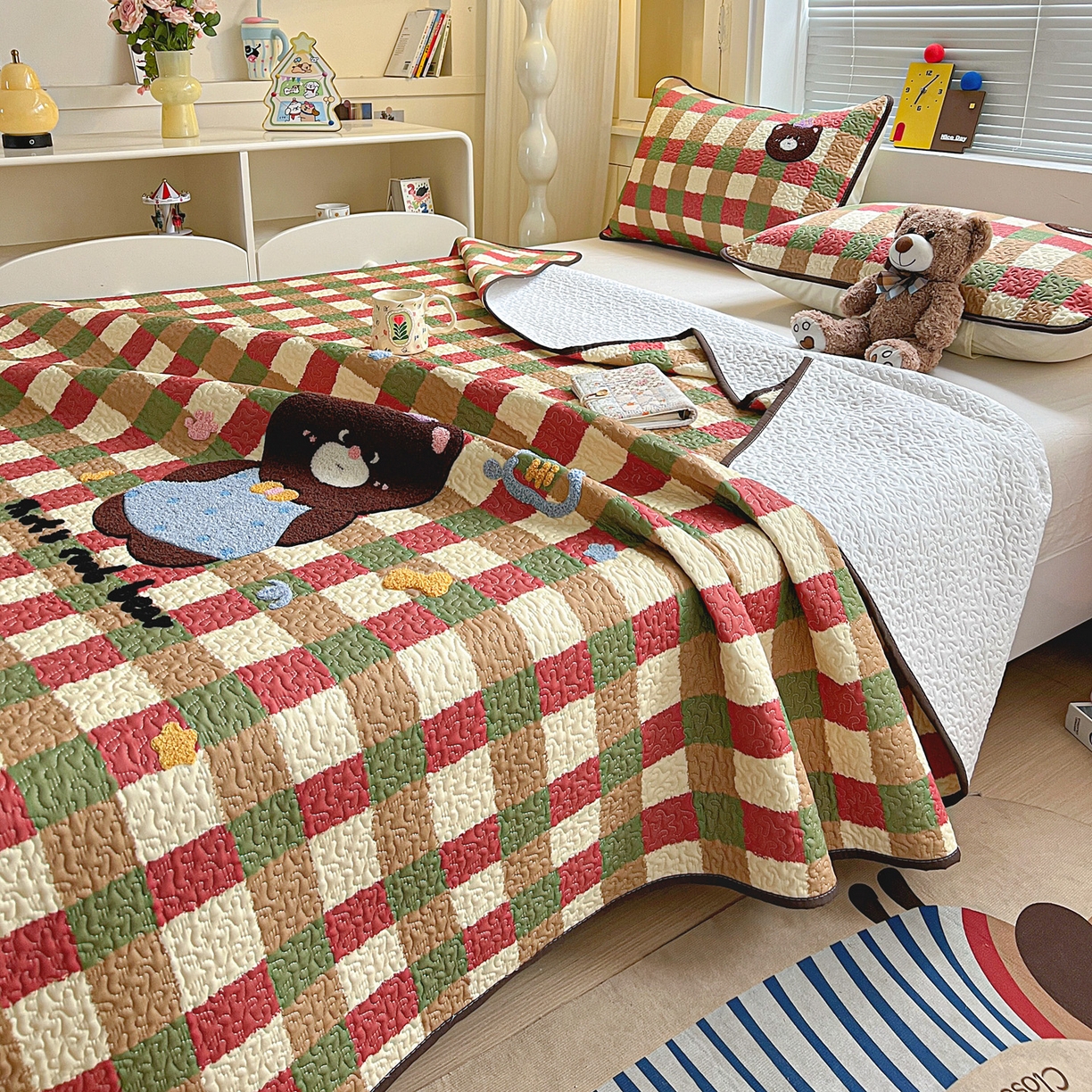 91家纺网 家纺一手货源 找家纺 鑫喜莱家纺 2026新款全棉纯棉原创毛巾绣床盖三件套单床盖软床垫 酷酷的小熊