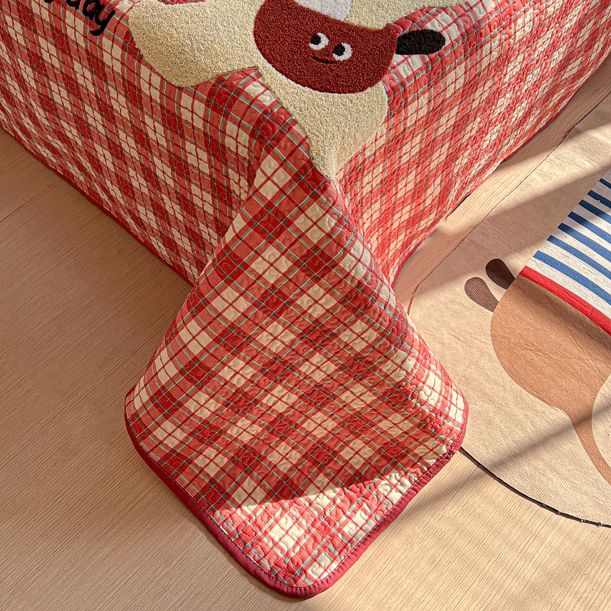 91家纺网 家纺一手货源 找家纺 鑫喜莱家纺 2026新款全棉纯棉原创毛巾绣床盖三件套单床盖软床垫 面包小狗