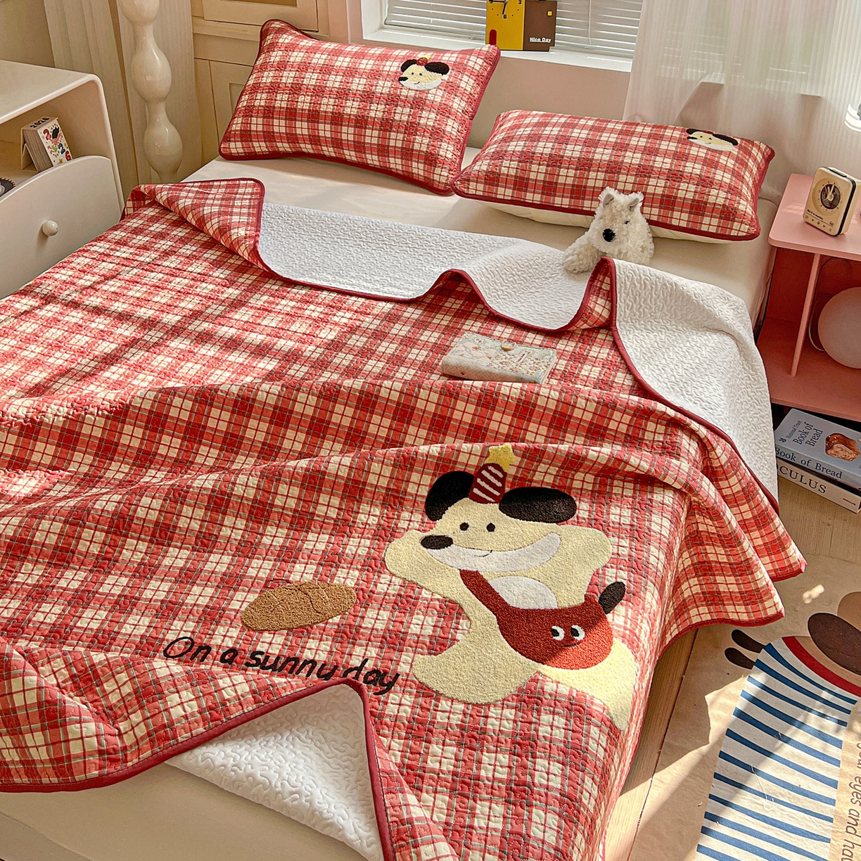 91家纺网 家纺一手货源 找家纺 鑫喜莱家纺 2026新款全棉纯棉原创毛巾绣床盖三件套单床盖软床垫 面包小狗