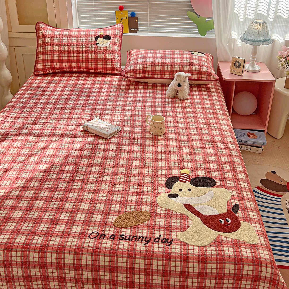 91家纺网 家纺一手货源 找家纺 鑫喜莱家纺 2026新款全棉纯棉原创毛巾绣床盖三件套单床盖软床垫 面包小狗