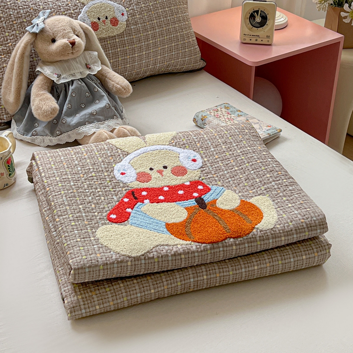 91家纺网 家纺一手货源 找家纺 鑫喜莱家纺 2026新款全棉纯棉原创毛巾绣床盖三件套单床盖软床垫 南瓜小兔