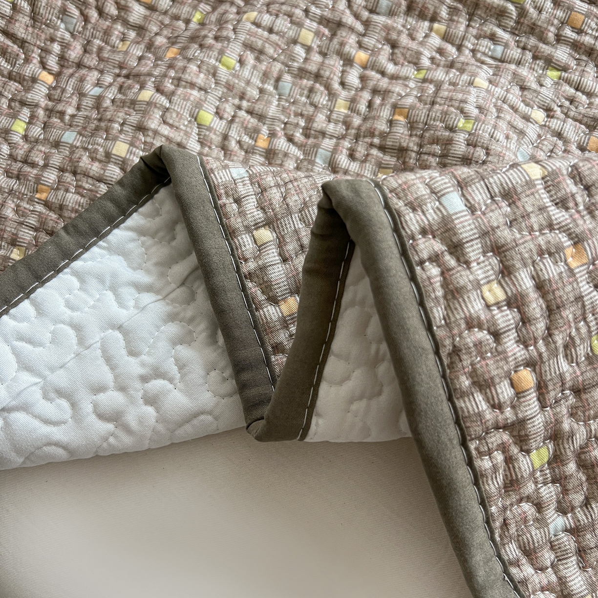 91家纺网 家纺一手货源 找家纺 鑫喜莱家纺 2026新款全棉纯棉原创毛巾绣床盖三件套单床盖软床垫 南瓜小兔