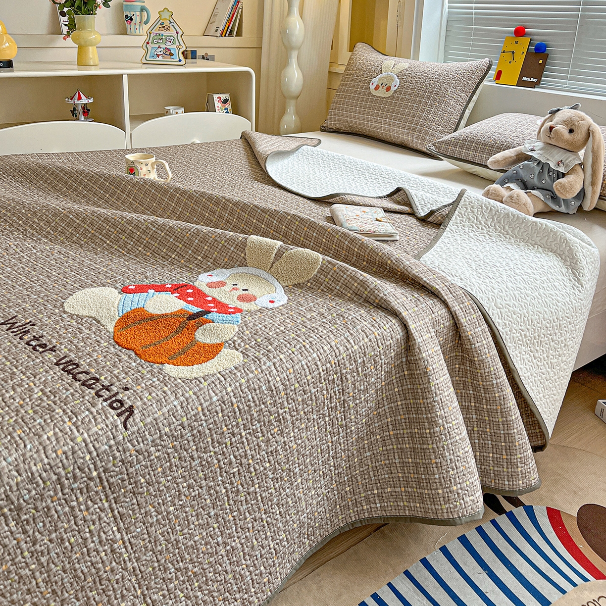 91家纺网 家纺一手货源 找家纺 鑫喜莱家纺 2026新款全棉纯棉原创毛巾绣床盖三件套单床盖软床垫 南瓜小兔