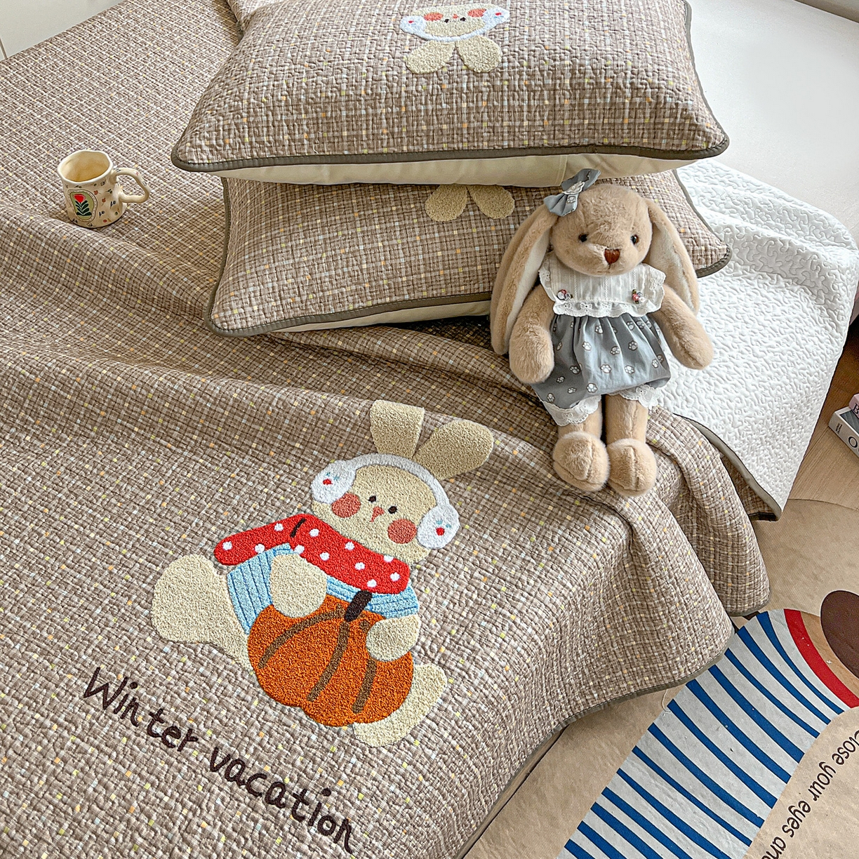 91家纺网 家纺一手货源 找家纺 鑫喜莱家纺 2026新款全棉纯棉原创毛巾绣床盖三件套单床盖软床垫 南瓜小兔