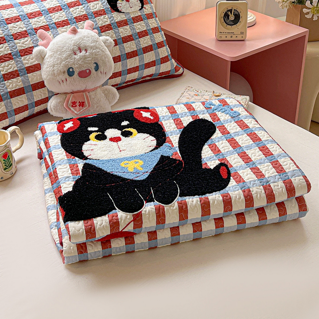 91家纺网 家纺一手货源 找家纺 鑫喜莱家纺 2026新款全棉纯棉原创毛巾绣床盖三件套单床盖软床垫 线团小黑猫