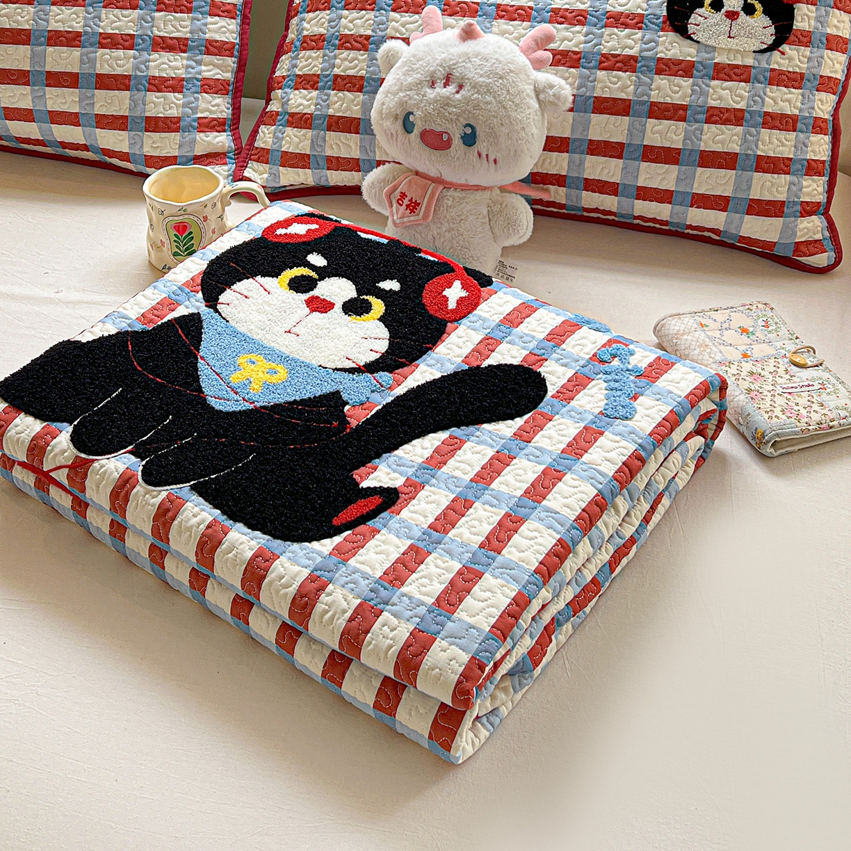 91家纺网 家纺一手货源 找家纺 鑫喜莱家纺 2026新款全棉纯棉原创毛巾绣床盖三件套单床盖软床垫 线团小黑猫