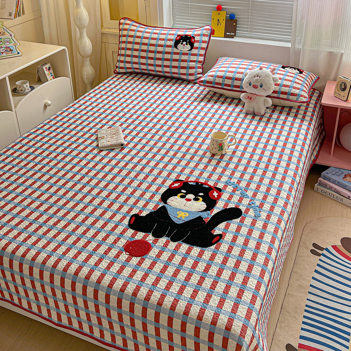 91家纺网 家纺一手货源 找家纺 鑫喜莱家纺 2026新款全棉纯棉原创毛巾绣床盖三件套单床盖软床垫 线团小黑猫