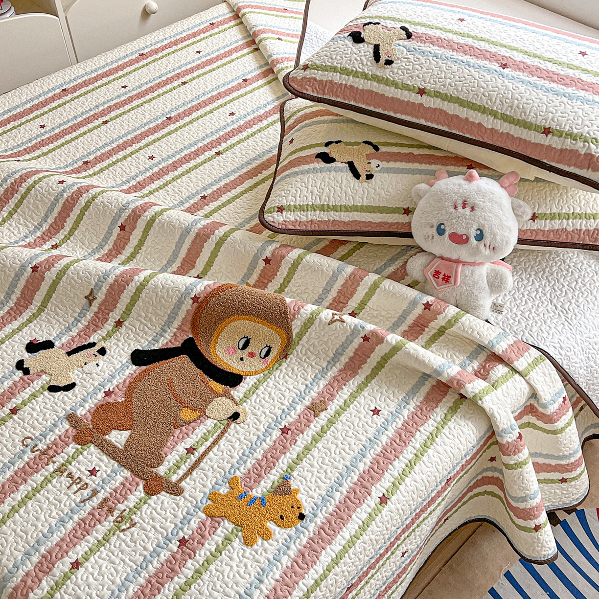 91家纺网 家纺一手货源 找家纺 鑫喜莱家纺 2026新款全棉纯棉原创毛巾绣床盖三件套单床盖软床垫 星星人