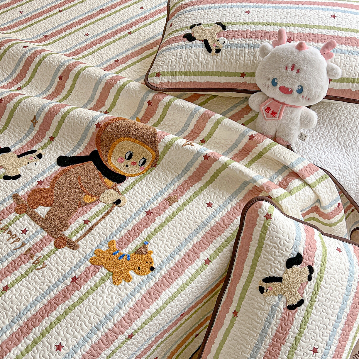 91家纺网 家纺一手货源 找家纺 鑫喜莱家纺 2026新款全棉纯棉原创毛巾绣床盖三件套单床盖软床垫 星星人