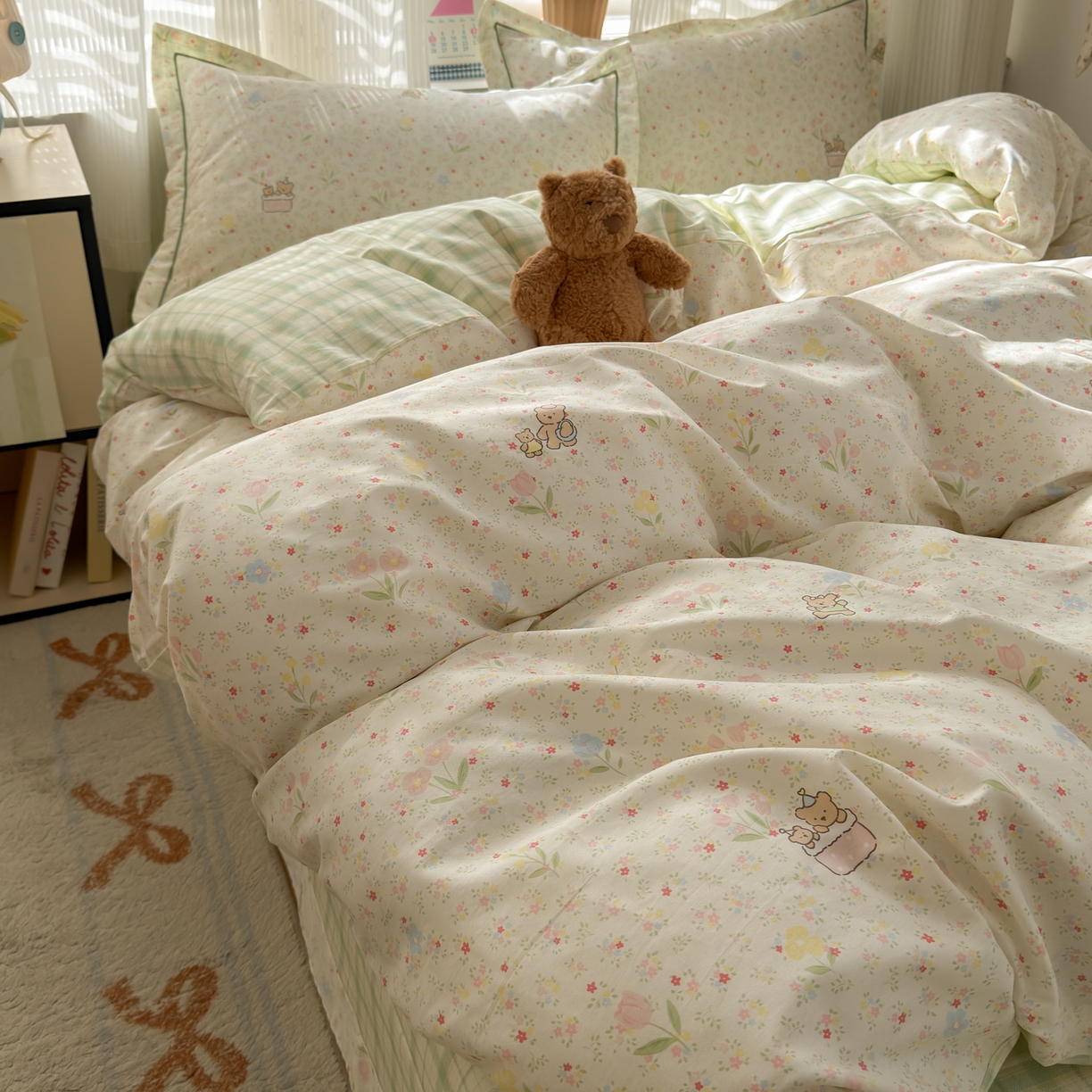 91家纺网 家纺一手货源 找家纺 女子家纺 2026新款全棉网红直播热款吊边一字绣工艺款四件套-系列三 丛间蜜语