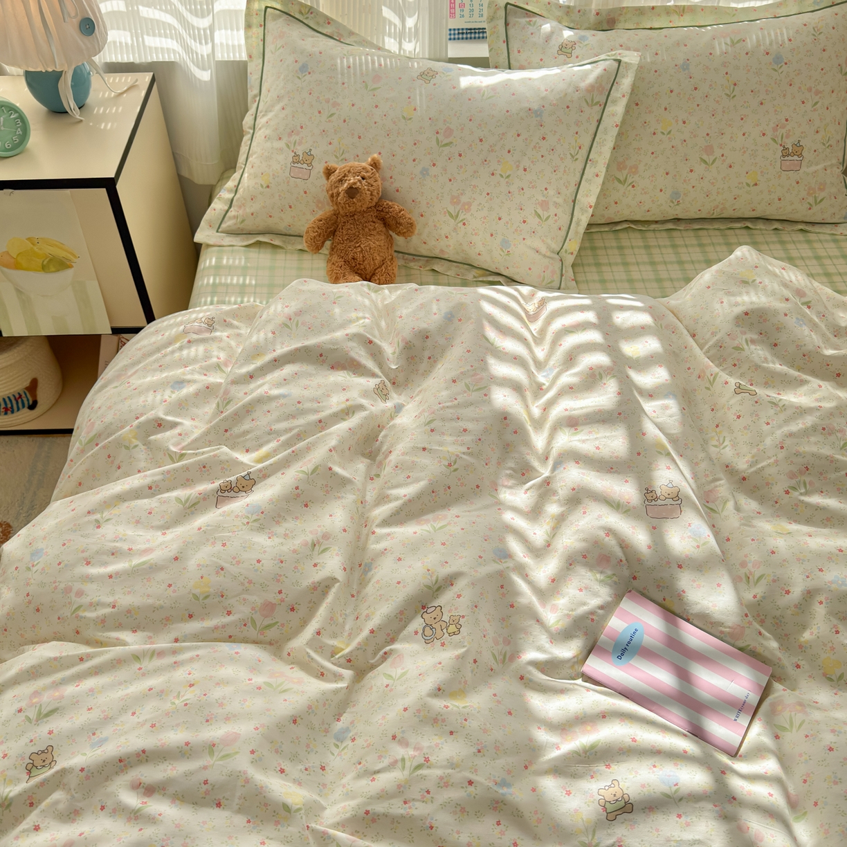 91家纺网 家纺一手货源 找家纺 女子家纺 2026新款全棉网红直播热款吊边一字绣工艺款四件套-系列三 丛间蜜语