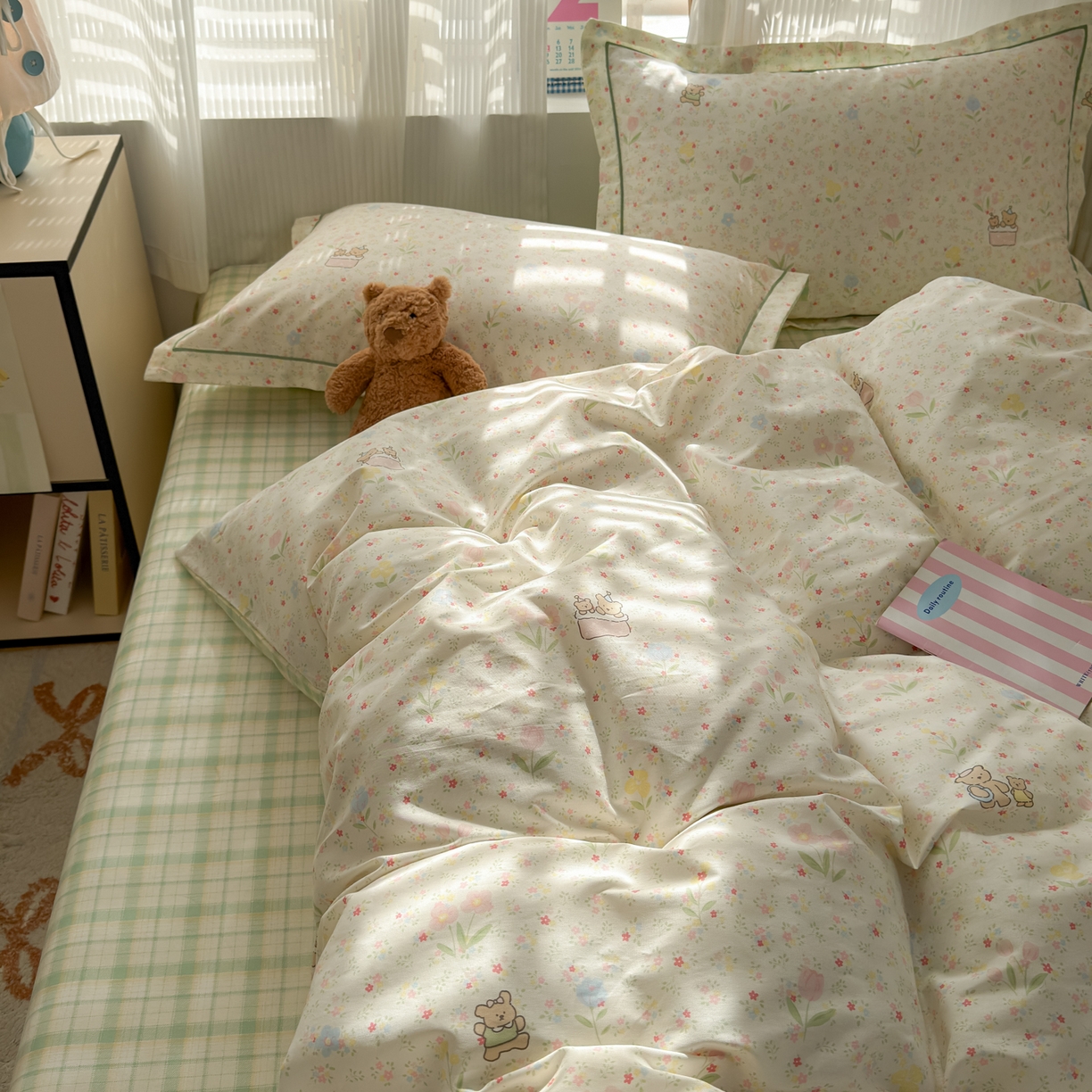 91家纺网 家纺一手货源 找家纺 女子家纺 2026新款全棉网红直播热款吊边一字绣工艺款四件套-系列三 丛间蜜语