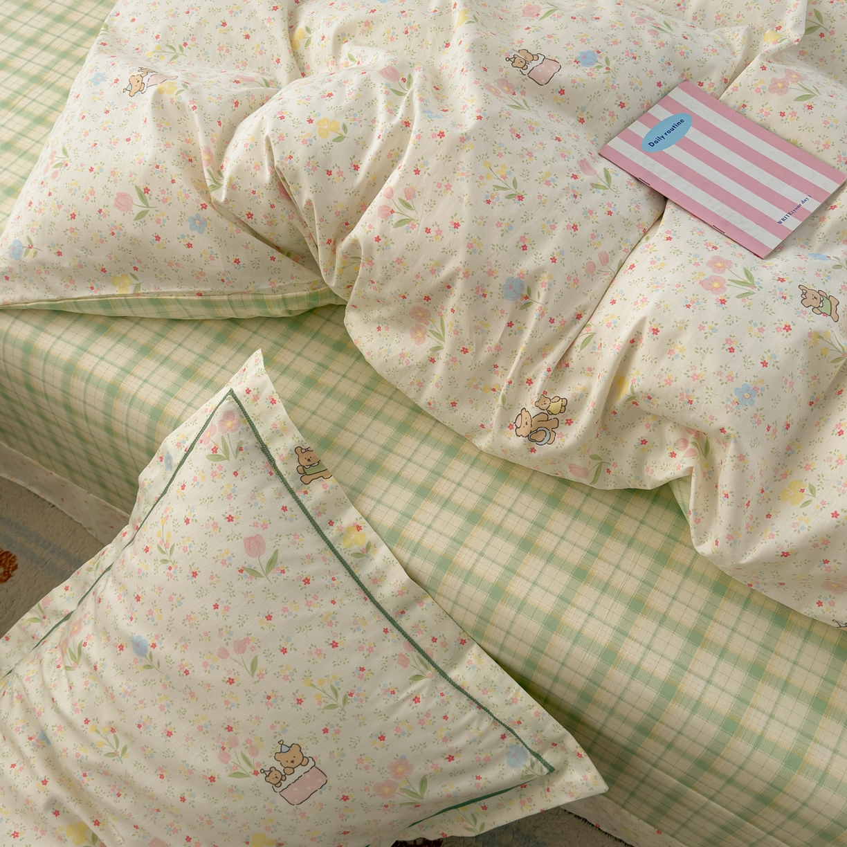 91家纺网 家纺一手货源 找家纺 女子家纺 2026新款全棉网红直播热款吊边一字绣工艺款四件套-系列三 丛间蜜语