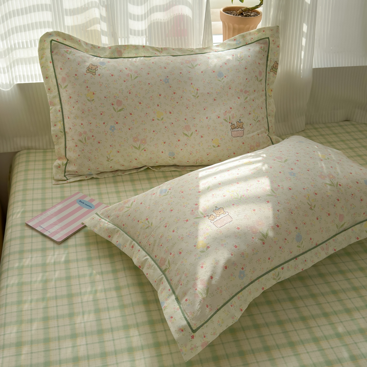 91家纺网 家纺一手货源 找家纺 女子家纺 2026新款全棉网红直播热款吊边一字绣工艺款四件套-系列三 丛间蜜语