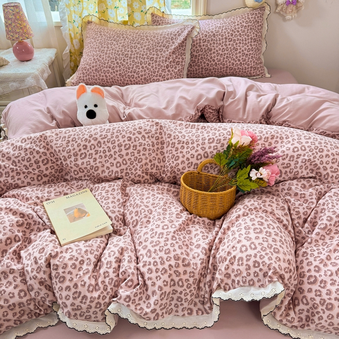 91家纺网 家纺一手货源 找家纺 仟网汇 2026新款A类仿棉古法水洗棉法式小清新花边四件套粉豹纹