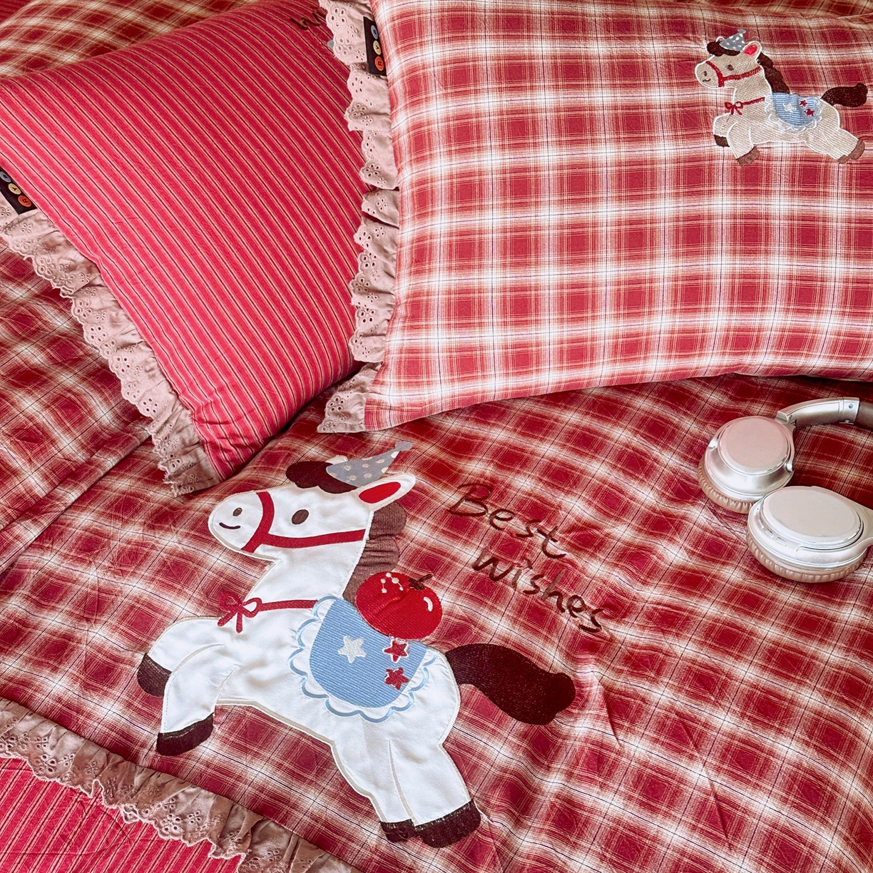 91家纺网 家纺一手货源 找家纺 （总）RYB红黄兰 2026年新款设计师原创全棉色织水洗棉贴布绣三件套四件套-幸福加马