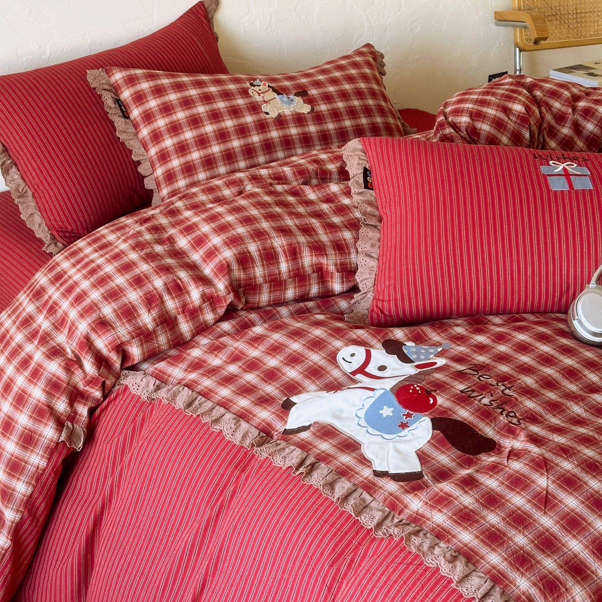 91家纺网 家纺一手货源 找家纺 （总）RYB红黄兰 2026年新款设计师原创全棉色织水洗棉贴布绣三件套四件套-幸福加马