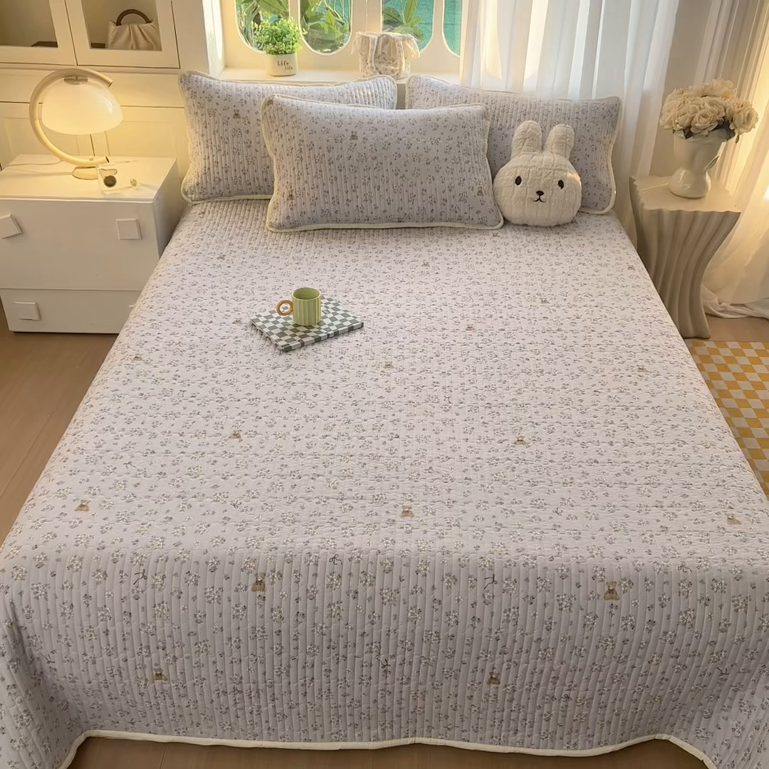 91家纺网 家纺一手货源 找家纺 慕澄家纺 2026新款小清新印花水洗棉床盖单品床盖床盖单件 可爱小熊