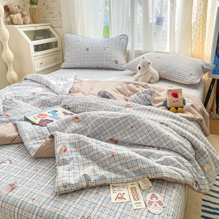 91家纺网 家纺一手货源 找家纺 云玲时尚 2026新款A类云感双层纱7A抗菌床盖夏被四件套系列 蓝格萌狗
