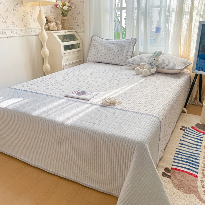 91家纺网 家纺一手货源 找家纺 云玲时尚 2026新款A类云感双层纱7A抗菌床盖夏被四件套系列 海盐花田