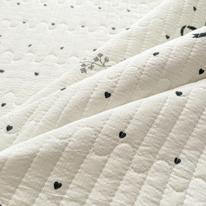 91家纺网 家纺一手货源 找家纺 云玲时尚 2026新款A类云感双层纱7A抗菌床盖夏被四件套系列 点点碟序