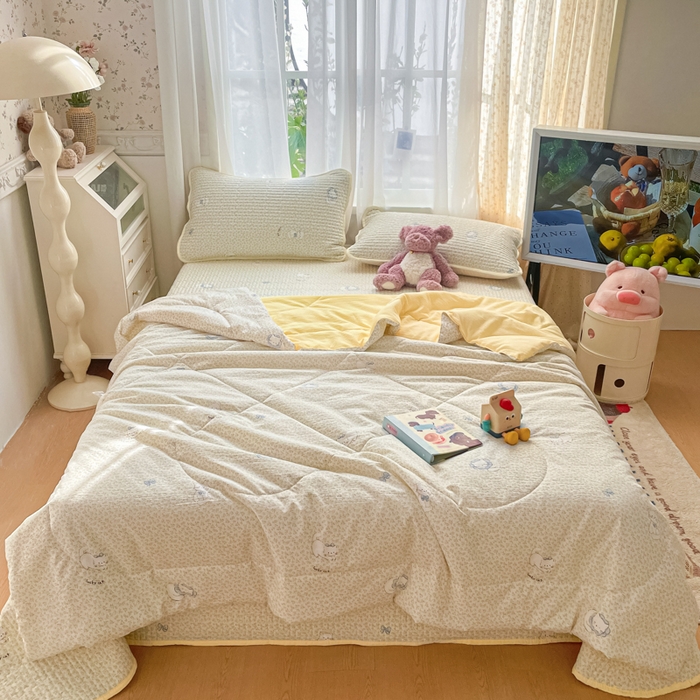 91家纺网 家纺一手货源 找家纺 云玲时尚 2026新款A类云感双层纱7A抗菌床盖夏被四件套系列 浅野小猫