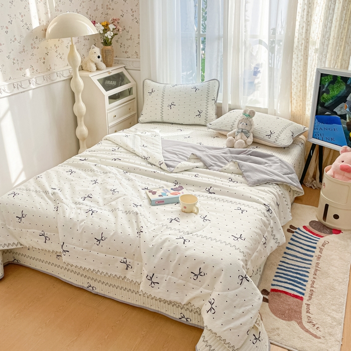 91家纺网 家纺一手货源 找家纺 云玲时尚 2026新款A类云感双层纱7A抗菌床盖夏被四件套系列 点点碟序