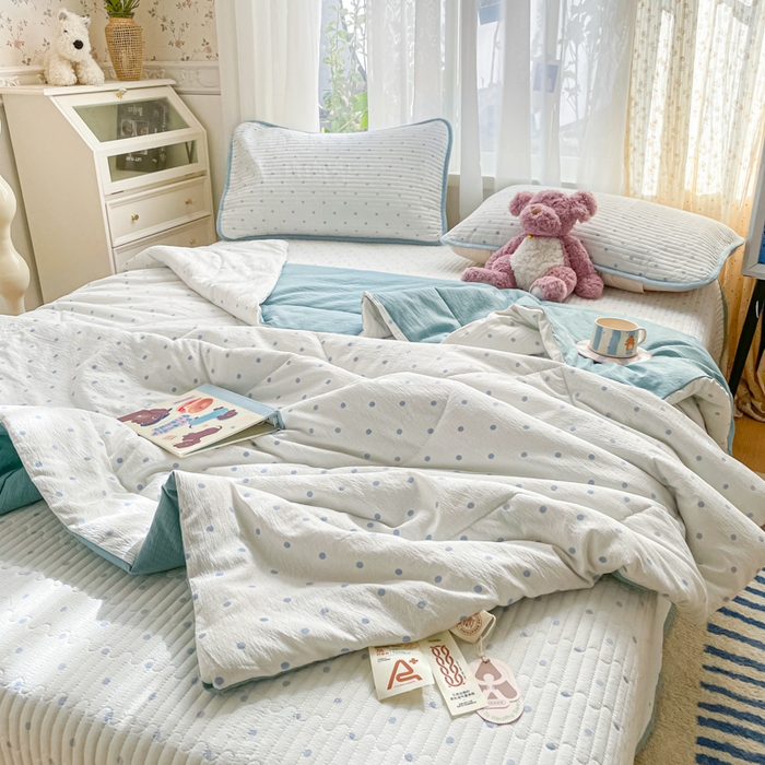 91家纺网 家纺一手货源 找家纺 云玲时尚 2026新款A类云感双层纱7A抗菌床盖夏被四件套系列 海盐波波