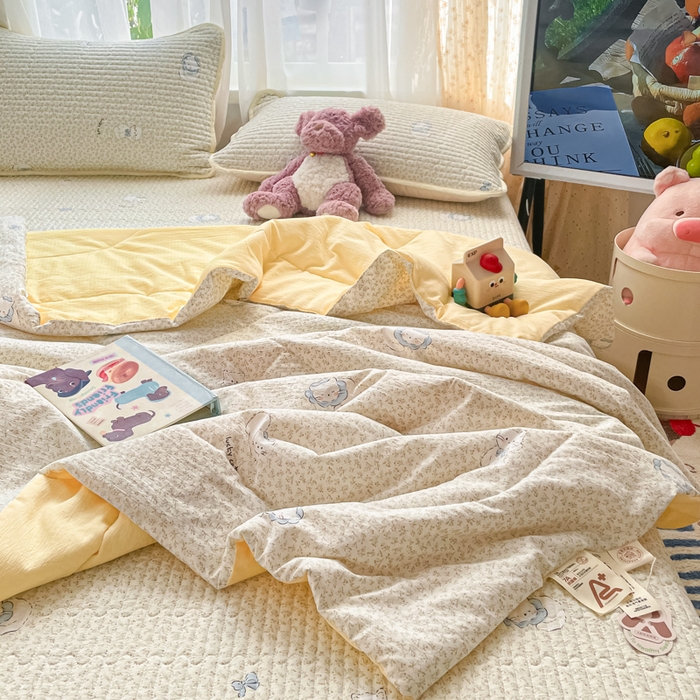 91家纺网 家纺一手货源 找家纺 云玲时尚 2026新款A类云感双层纱7A抗菌床盖夏被四件套系列 浅野小猫