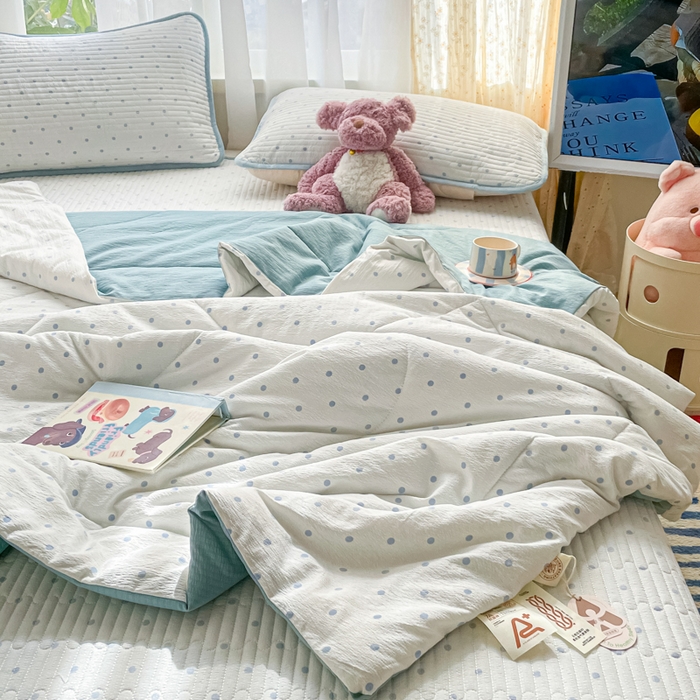 91家纺网 家纺一手货源 找家纺 云玲时尚 2026新款A类云感双层纱7A抗菌床盖夏被四件套系列 海盐波波