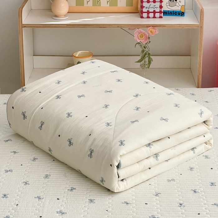 91家纺网 家纺一手货源 找家纺 云玲时尚 2026新款A类云感双层纱7A抗菌床盖夏被四件套系列 倾结