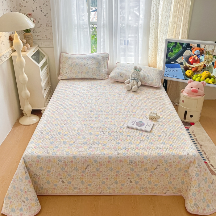 91家纺网 家纺一手货源 找家纺 云玲时尚 2026新款A类云感双层纱7A抗菌床盖夏被四件套系列 春野粉调