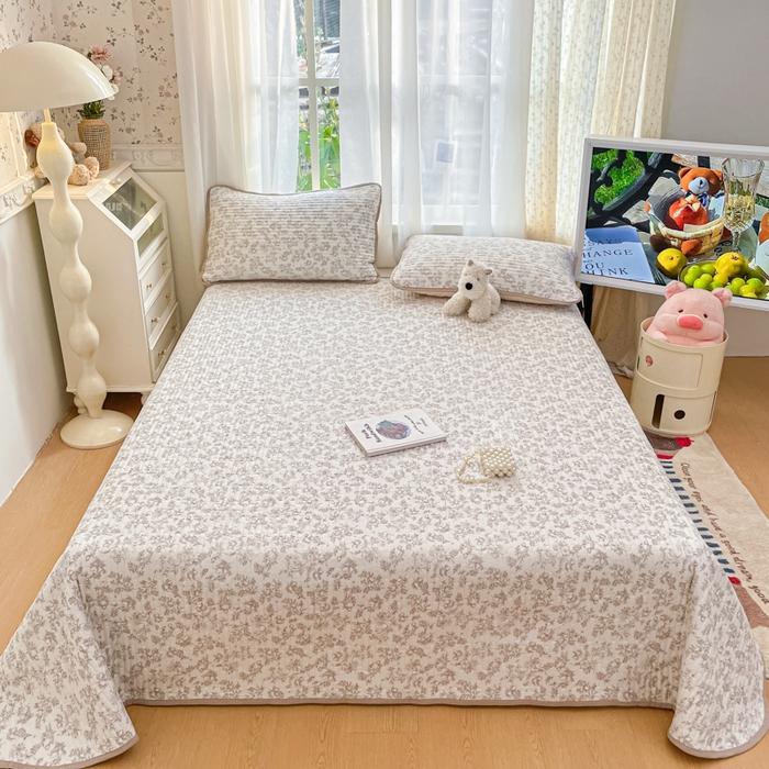 91家纺网 家纺一手货源 找家纺 云玲时尚 2026新款A类云感双层纱7A抗菌床盖夏被四件套系列 雾棕花影