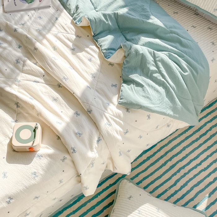 91家纺网 家纺一手货源 找家纺 云玲时尚 2026新款A类云感双层纱7A抗菌床盖夏被四件套系列 倾结