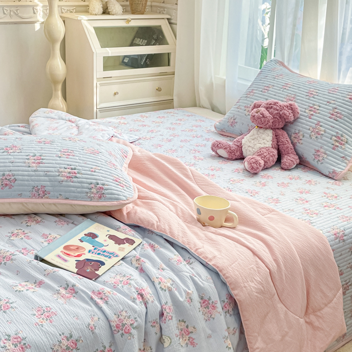 91家纺网 家纺一手货源 找家纺 云玲时尚 2026新款A类云感双层纱7A抗菌床盖夏被四件套系列 花漾