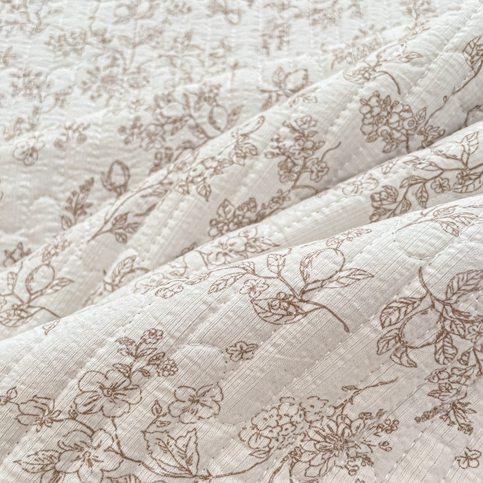 91家纺网 家纺一手货源 找家纺 云玲时尚 2026新款A类云感双层纱7A抗菌床盖夏被四件套系列 雾棕花影