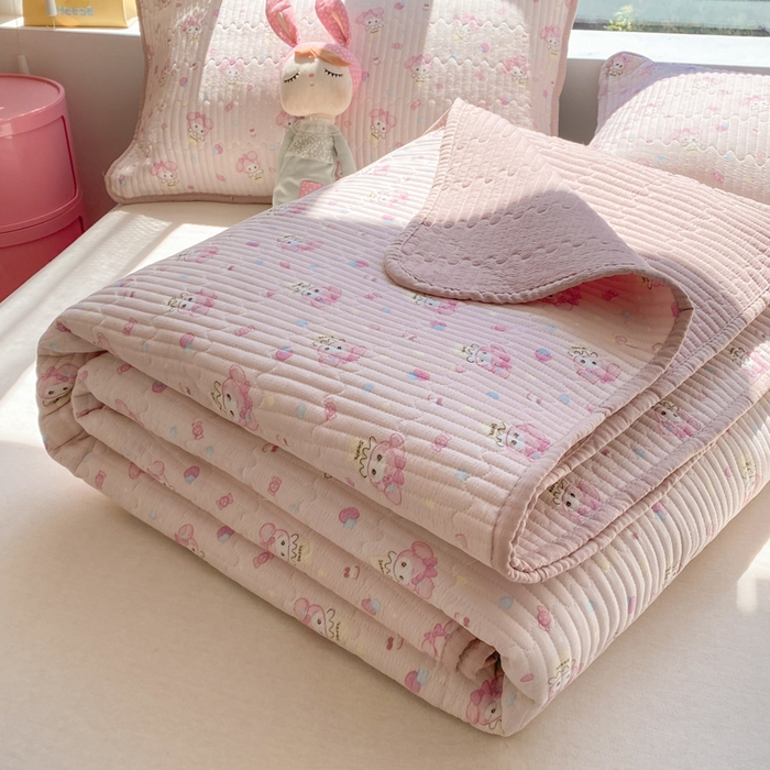 91家纺网 家纺一手货源 找家纺 云玲时尚 2026新款A类云感双层纱7A抗菌床盖夏被四件套系列 甜心兔