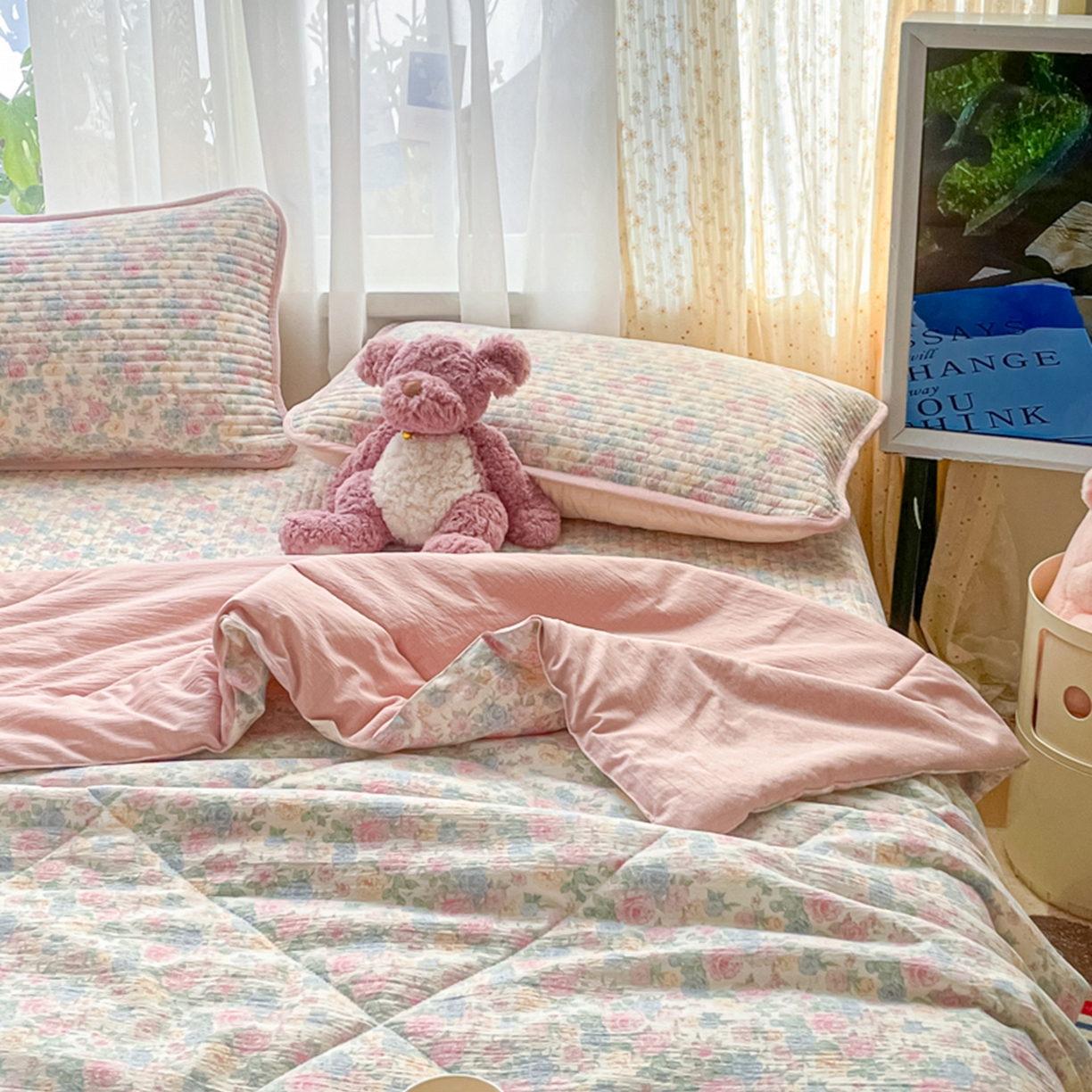 91家纺网 家纺一手货源 找家纺 云玲时尚 2026新款A类云感双层纱7A抗菌床盖夏被四件套系列 花蔓