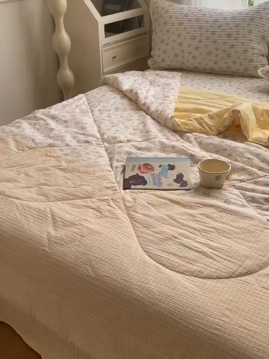 91家纺网 家纺一手货源 找家纺 云玲时尚 2026新款A类云感双层纱7A抗菌床盖夏被四件套系列 暖花