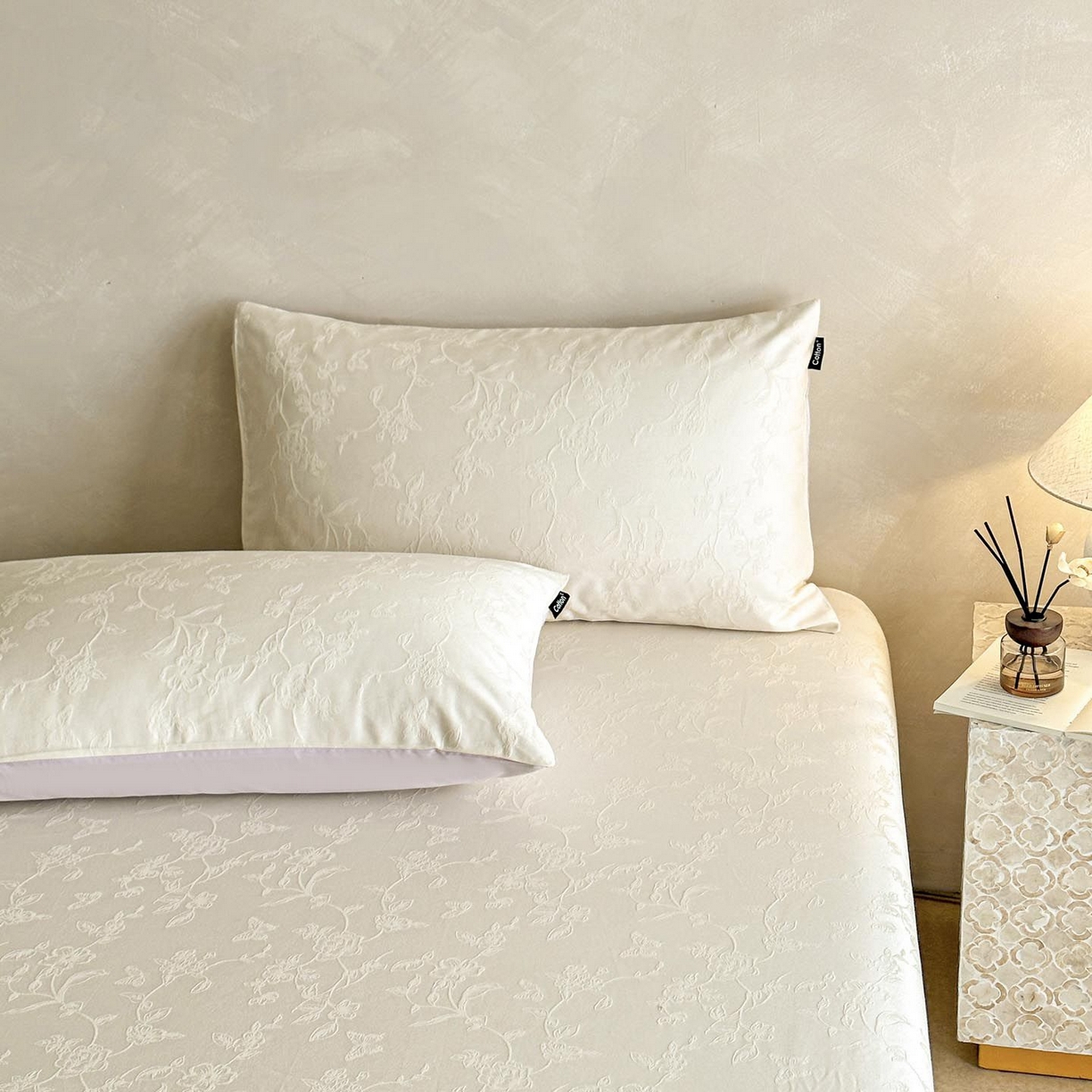 91家纺网 家纺一手货源 找家纺 涵宸家纺 2026新款全棉提花里拉系列单枕套 枕套-毓影-奶白