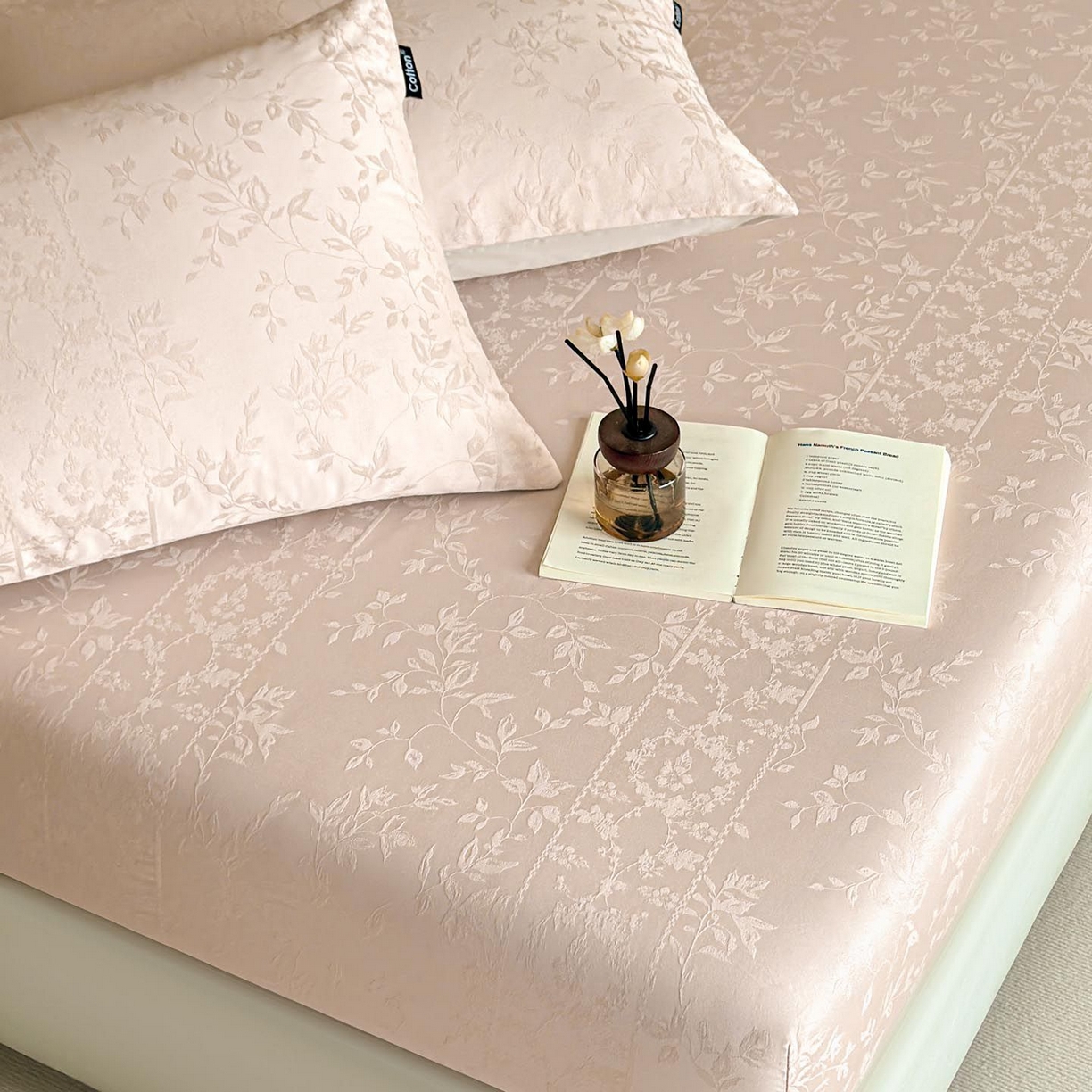 91家纺网 家纺一手货源 找家纺 涵宸家纺 2026新款全棉提花里拉系列单枕套 枕套-沁语-粉金