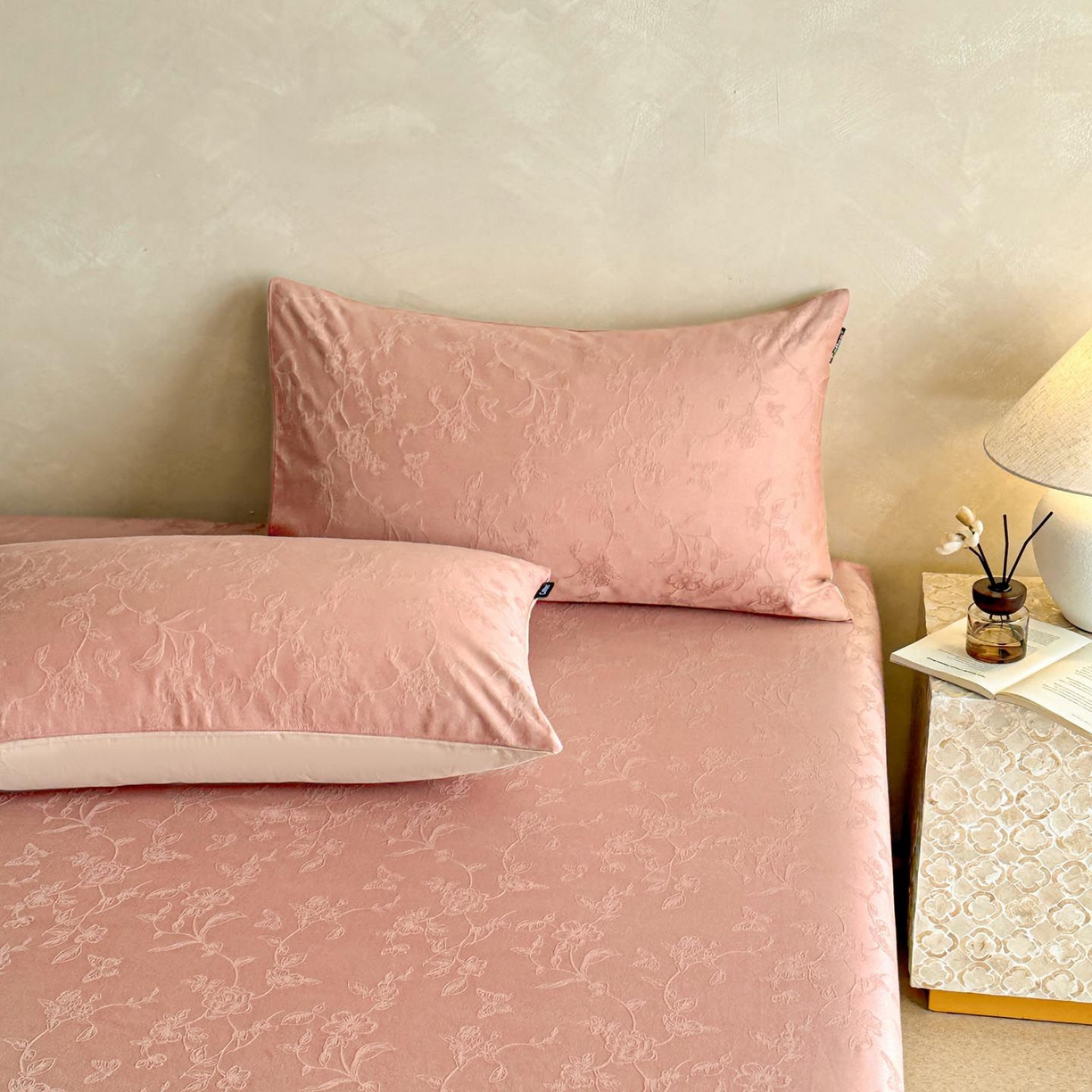 91家纺网 家纺一手货源 找家纺 涵宸家纺 2026新款全棉提花里拉系列单枕套 枕套-毓影-豆沙