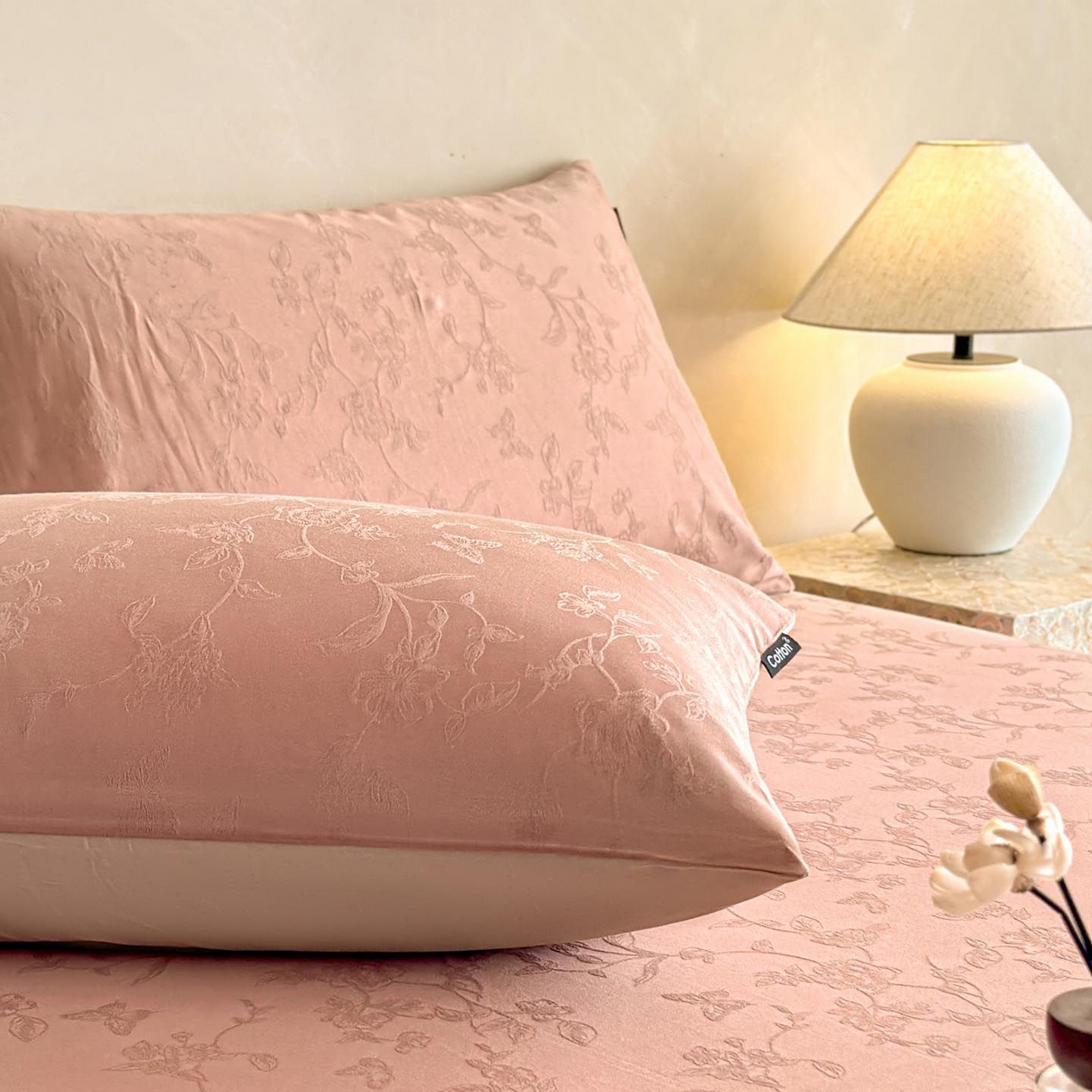 91家纺网 家纺一手货源 找家纺 涵宸家纺 2026新款全棉提花里拉系列单枕套 枕套-毓影-豆沙
