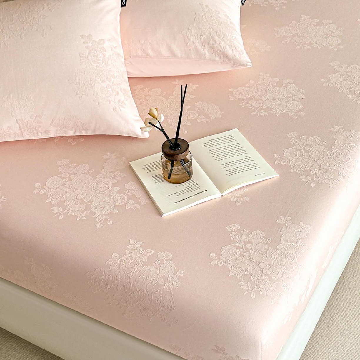 91家纺网 家纺一手货源 找家纺 涵宸家纺 2026新款全棉提花里拉系列单床笠 床笠-花夕-粉